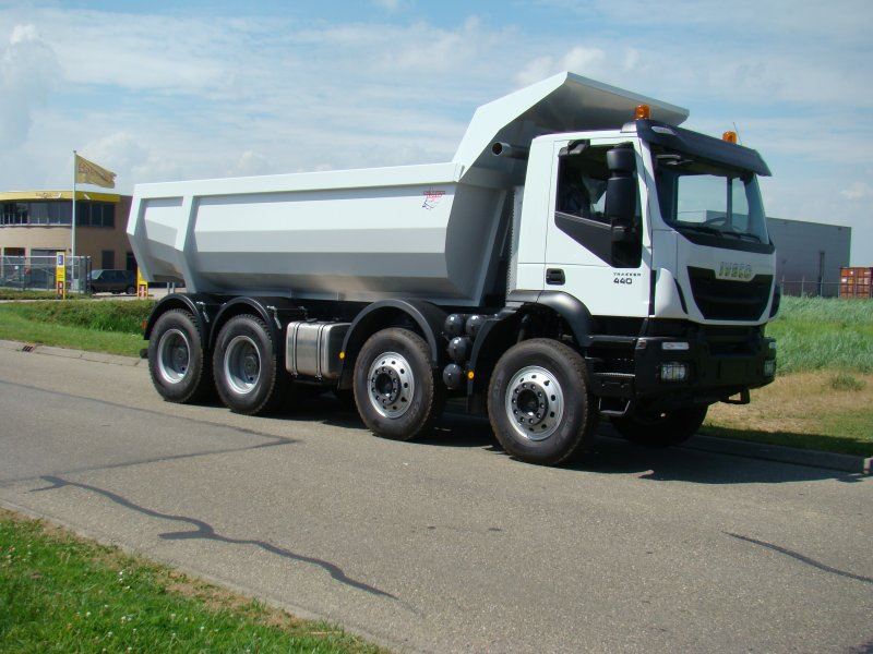 PK-Trucks-Iveco-8x4-rock-body-3 stuks-1